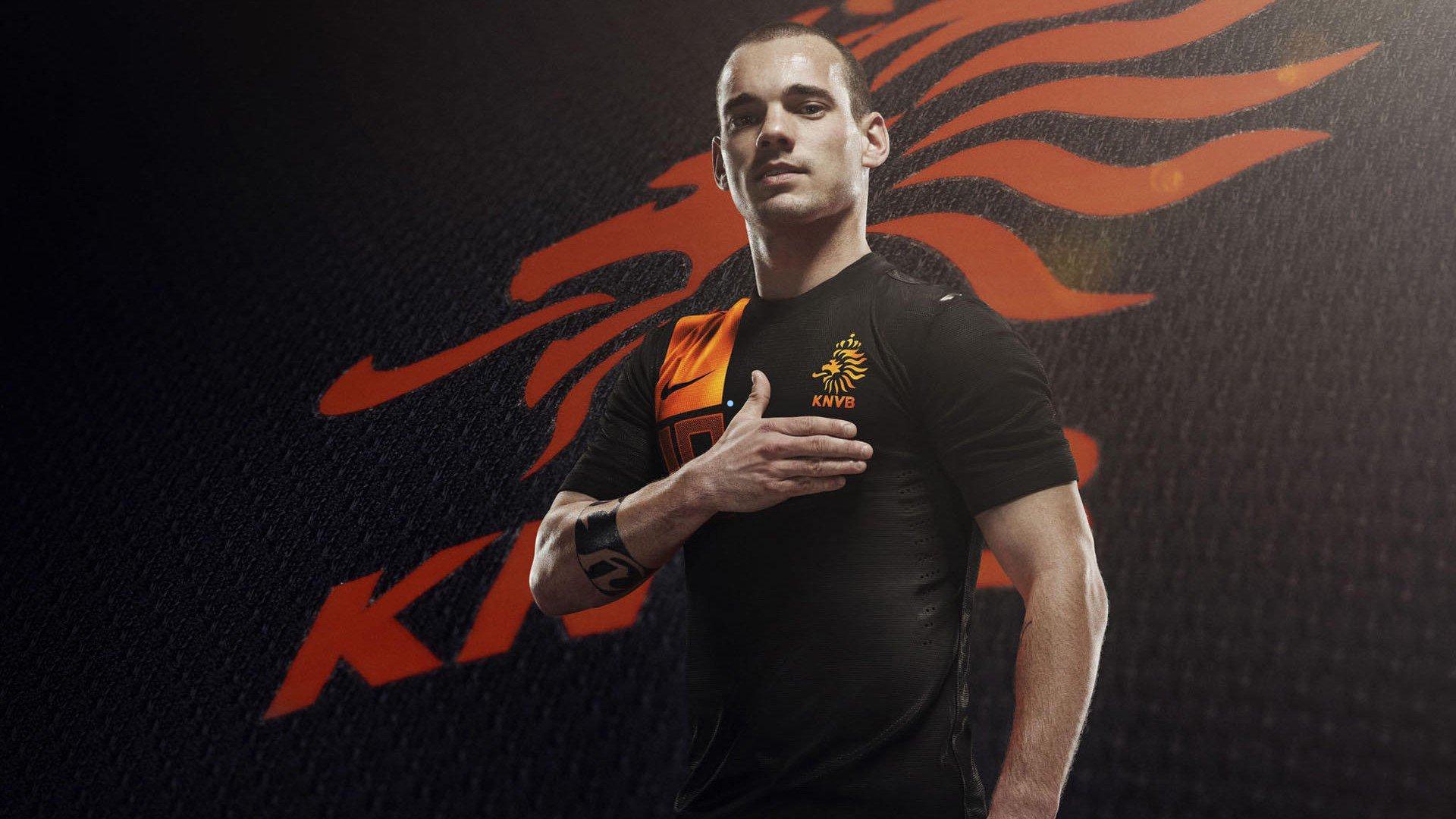 赛场幽默瞬间,李昊快发被阻,踢臀反击反赚对手黄牌