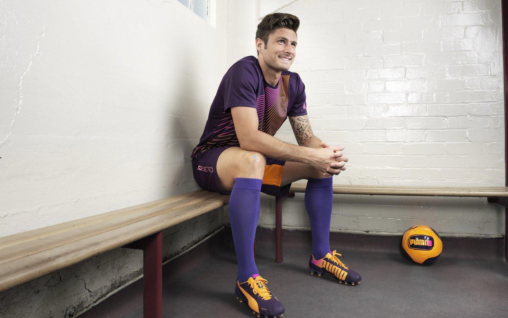 卡罗直言曼联选帅失误,担忧阿隆索执教前景引足坛热议